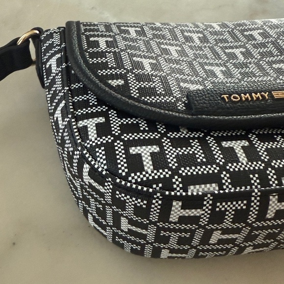 Tommy Hilfiger Monogram Black Gray and White Crossbody Shoulder Bag NWOT - Picture 11 of 14